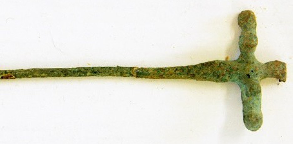 epingle-cruciforme.jpg
